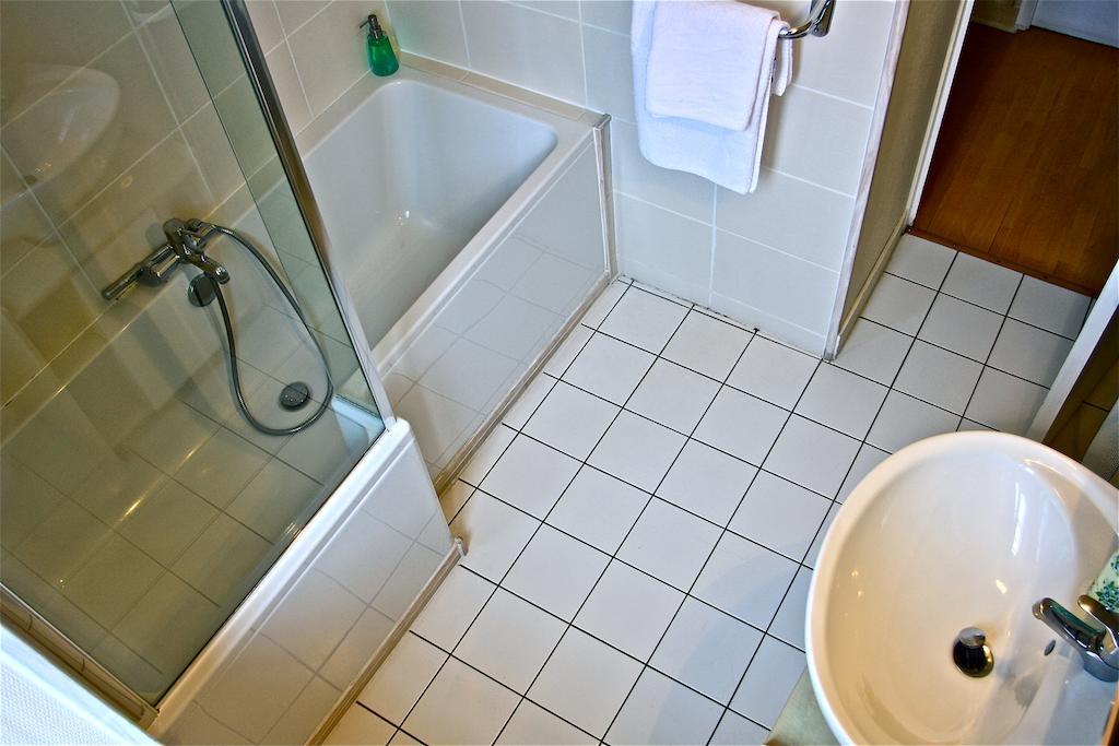 L'Hotel Du Perigord Aubeterre-sur-Dronne Phòng bức ảnh